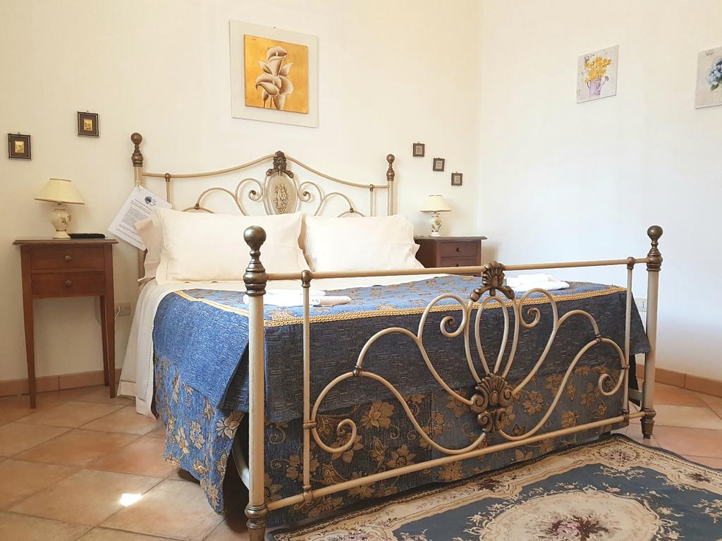 B&B All'Ombra Degli Ulivi オストゥーニ エクステリア 写真